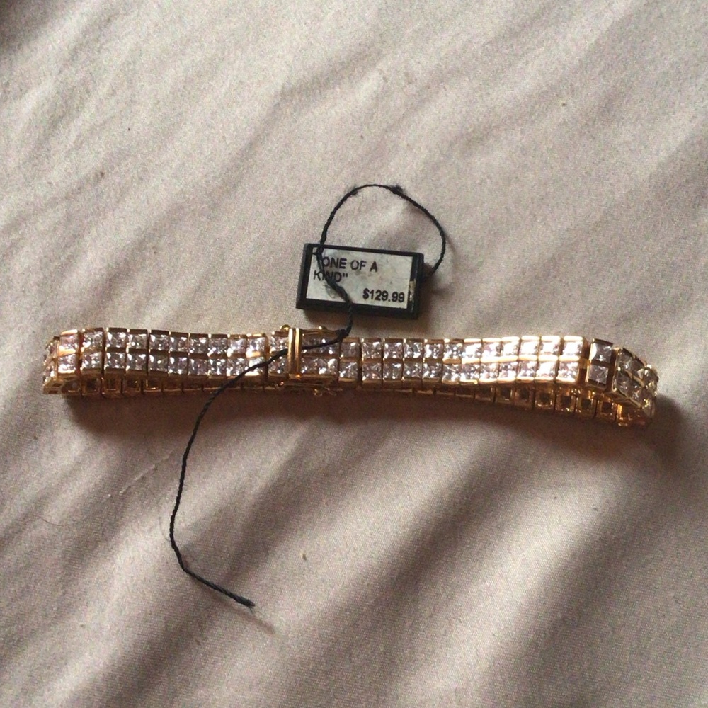 Elegant Gold bracelet